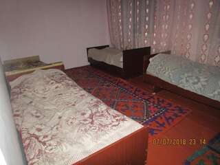 Отели типа «постель и завтрак» гостевой дом Кайынды Imeni Karla Marksa Стандартный четырехместный номер-4